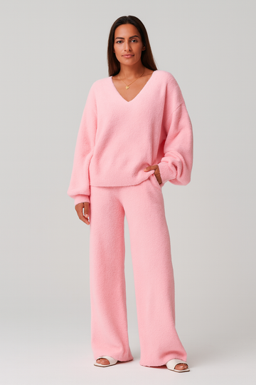 Women Matching Set – V-Neck Lounge Style, Warm & Elegant